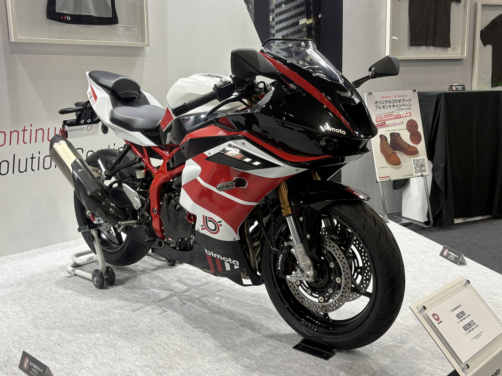 【頑丈なスチール製モーターサイクルガレージ】移動可能＆窓付きの高機能設計！低コストで設置でき、施工時間はたったの1日！耐久性抜群の鋼構造で、バイクを雨や紫外線から守る！コンパクトで実用的、工具収納やメンテナンススペースとしても活用可能！ Acalie から「EVEREST XING CITYシリーズ」が登場！ 特定小型原付