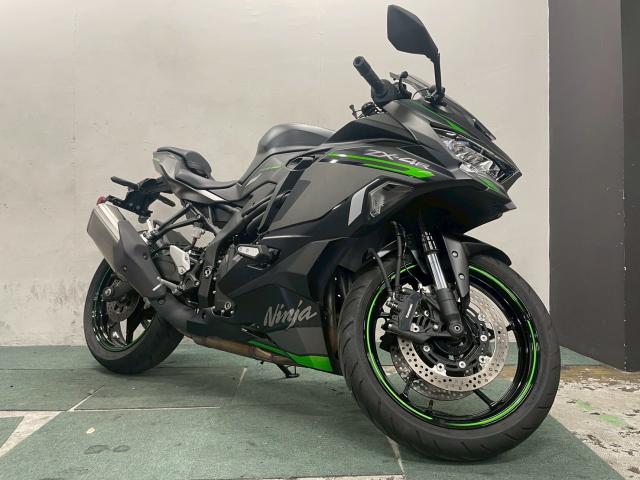 カワサキ　Ninja ZX-4R SE