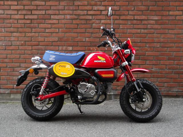 　モンキーZ125Rモデル　新品未使用品のヘルメット付き